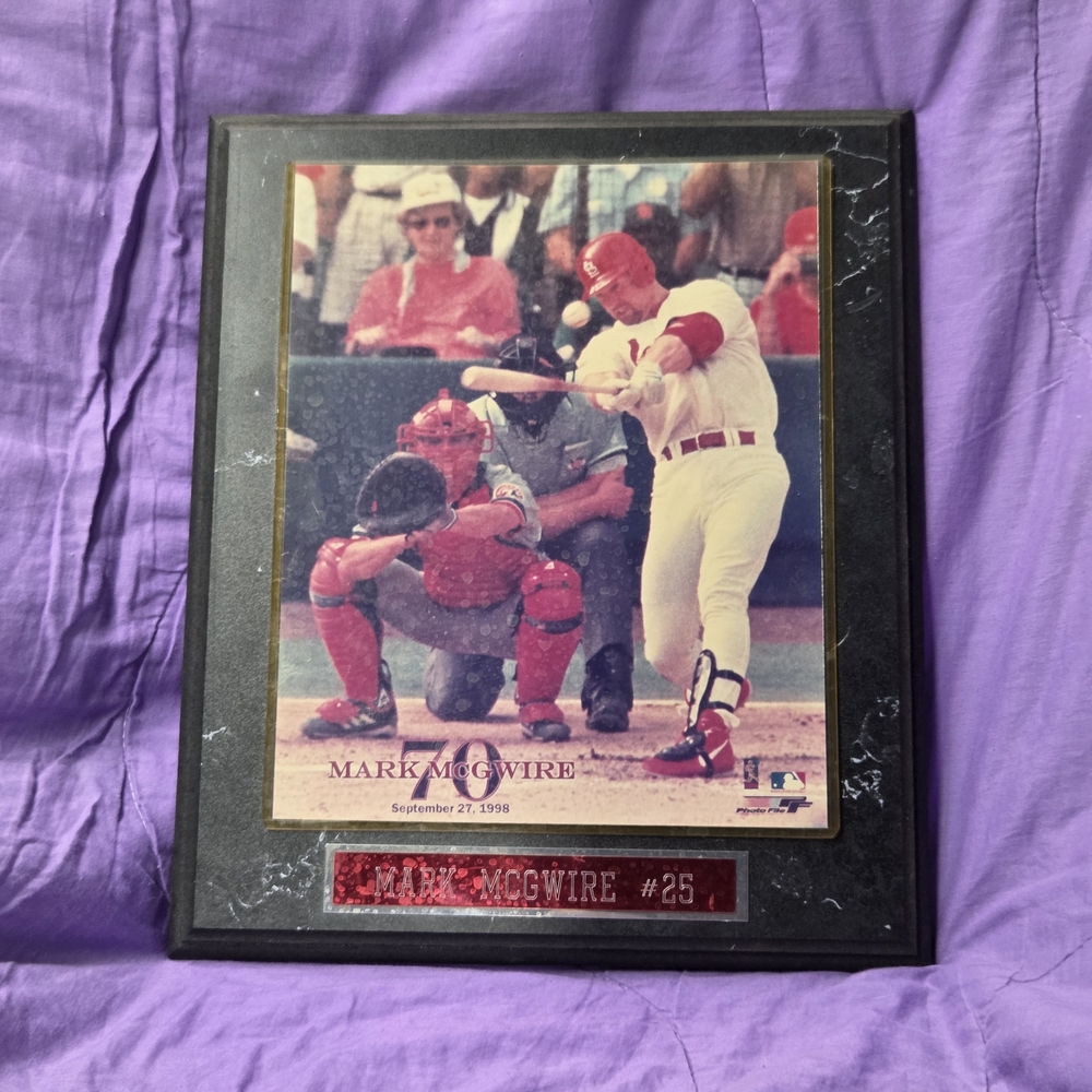 MARK MCGWIRE 70TH HOME RUN - WALL PLAQUE